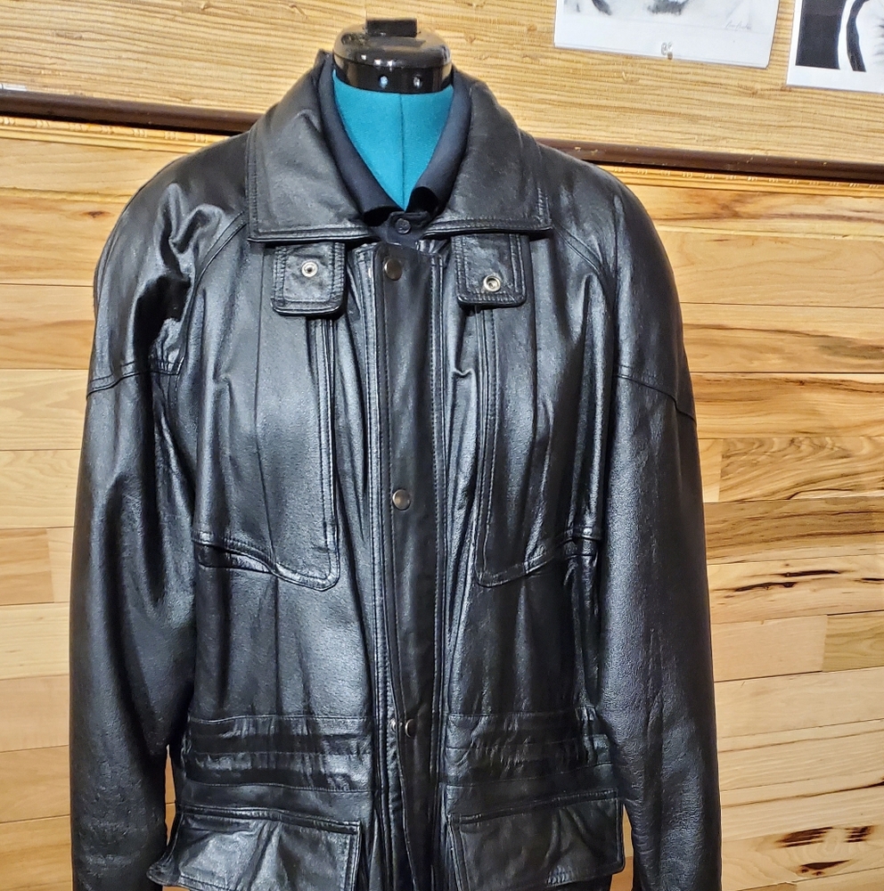 Vintage World Alliance Men’s Black Leather Bomber Jacket - Size M